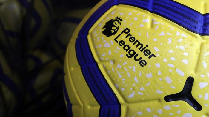 Logo Premier League WATFORD, ENGLAND - OCTOBER 26: Detailed view of the Nike Merlin Winter ball ahead of the Premier League match between Watford FC and AFC Bournemouth at Vicarage Road on October 26, 2019 in Watford, United Kingdom. (Photo by Catherine Ivill/Getty Images)