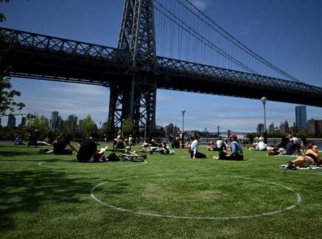 Cara New York Izinkan Warga Rebahan di Taman