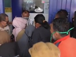 Amsyong! Sudah Rela Berdesakan, ASN di Polman Belum Juga Peroleh THR