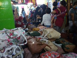 Warga Padati Pusat Pasar Medan Jelang Lebaran