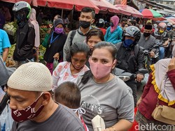 Cerita Warga Seolah Tak Takut Corona Berjubel ke Pasar Demi Hari Raya