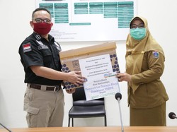 Kemnaker Sumbang APD bagi Tenaga Medis di RSUD Cipayung