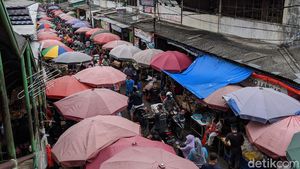 Ramainya Pasar Kebayoran Lama H-5 Lebaran