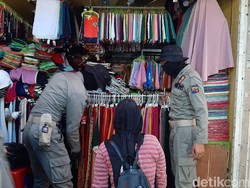 Video Bima Arya Tertibkan Pasar Anyar Usai Viral Lautan Manusia