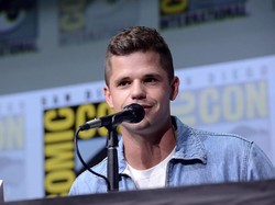 Curhat Bintang The Batman Usai Ngaku Penyuka Sesama Pria