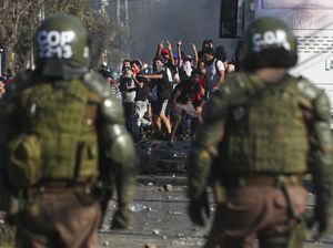 Demo Tuntut Bantuan Makanan Berakhir Bentrok di Chile