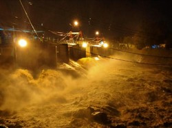 Video Katulampa Siaga 1, Petugas Terbitkan Peringatan Dini Banjir