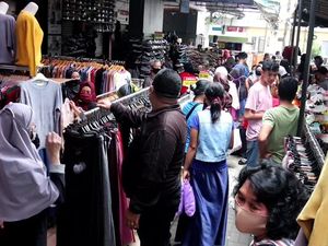 PSBB Proporsional, Toko Baju yang Tidak Gabung Mal di Bandung Boleh Buka PSBB Proporsional, Toko Baju yang Tidak Gabung Mal di Bandung Boleh Buka