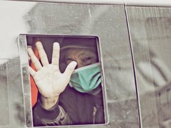 Momen Haru Pasien Pertama COVID-19 di Garut Saat Pamitan dari RS