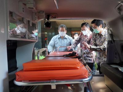 APD dan Ambulans untuk Kemenkes APD dan Ambulans untuk Kemenkes