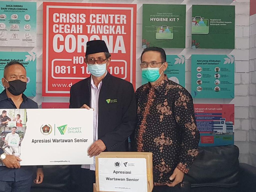 Dompet Dhuafa dan PWI Pusat Bantu Wartawan Terdampak COVID-19 Dompet Dhuafa dan PWI Pusat Bantu Wartawan Terdampak COVID-19