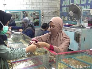 Emas Imitasi dan Perhiasan Perak Diburu Purwakarta Warga Jelang Lebaran Emas Imitasi dan Perhiasan Perak Diburu Purwakarta Warga Jelang Lebaran