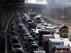 Kemenhub: KM 31 Tol Jakarta-Cikampek Macet Tiap Pagi karena Ada Pengecekan