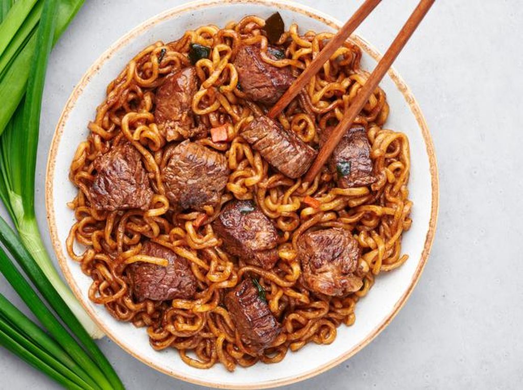 5 Cara Masak Mie Instan Agar Rasanya Lebih Enak 5 Cara Masak Mie Instan Agar Rasanya Lebih Enak