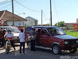 Polisi Kota dan Bupati Kediri Patroli Gabungan Putus Rantai Penyebaran COVID-19