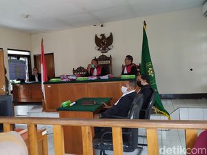 Sidang Vonis 5 Mahasiswa Kasus Terbakar-Tewasnya Polisi Cianjur Ditunda Sidang Vonis 5 Mahasiswa Kasus Terbakar-Tewasnya Polisi Cianjur Ditunda