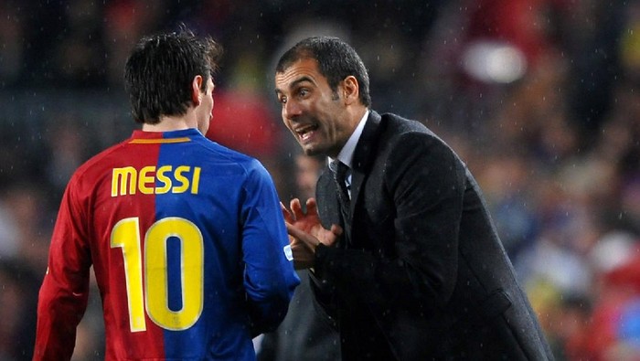 BARCELONA, SPAIN - DECEMBER 13:  Coach Pep Guardiola (R) of Barcelona instructs Lionel Messi during the La Liga match between Barcelona and Real Madrid at the Camp Nou Stadium on December 13, 2008 in Barcelona, Spain. Barcelona won the match 2-0.  (Photo by Jasper Juinen/Getty Images)