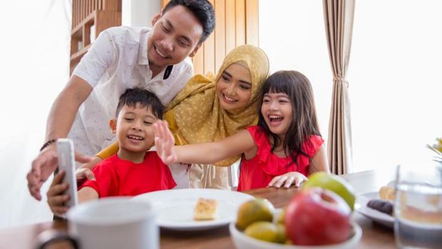 Silaturahmi lewat video call
