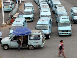 Banyak yang Pakai Kendaraan Pribadi, Penumpang Angkutan Umum Masih Sepi