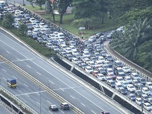 Melihat Lagi Kepadatan Kendaraan di Semanggi Kemarin Sore Melihat Lagi Kepadatan Kendaraan di Semanggi Kemarin Sore