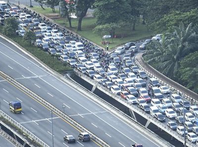 Melihat Lagi Kepadatan Kendaraan di Semanggi Kemarin Sore