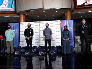 Trans TV Beri Bantuan 300 Paket Sembako Lebaran ke Warga Mampang Prapatan