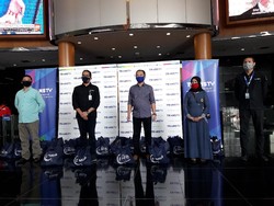 Trans TV Beri Bantuan 300 Paket Sembako Lebaran ke Warga Mampang Prapatan