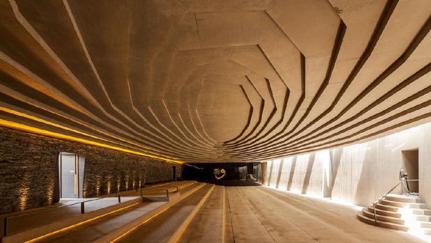 Sancaklar Mosque, Istanbul Mosque in Büyükçekmece. It was opened in 2013. Designed by Emre Arolat Architecture. Sancaklar Underground Mosque is noticed with an unusual image. Sancaklar, who is first in the World Architecture Festival, draws attention with its different structure from the usual mosques. It was inspired by the Hira cave where Muhammad was first revelationSancaklar Mosque, which has a total closed area of 1300 square meters, has been designed to accommodate 650 people to worship at the same time. One of the most important features of the mosque is that for the first time in the architecture of the mosque, worship places of women and men are not separated. Instead of worshiping in the same way as other mosques, women are able to worship the same people as men.