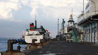 Pemudik di Pelabuhan Tanjung Perak Surabaya Sepi
