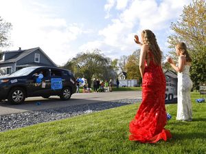 Begini Keseruan Wisuda di Lapangan Parkir Sekolah Maryland