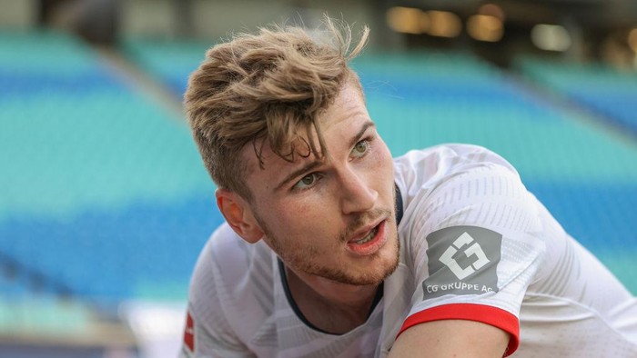 LEIPZIG, GERMANY - MAY 16: Timo Werner of RB Leipzig looks on during the Bundesliga match between RB Leipzig and Sport-Club Freiburg at Red Bull Arena on May 16, 2020 in Leipzig, Germany. The Bundesliga and Second Bundesliga is the first professional league to resume the season after the nationwide lockdown due to the ongoing Coronavirus (COVID-19) pandemic. All matches until the end of the season will be played behind closed doors. (Photo by Jan Woitas/Pool via Getty Images)