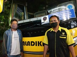 Polisi Amankan Bus Berstiker Kemenhub Palsu di Buperta Cibubur