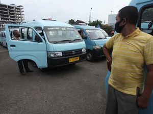 Pengusaha Angkot Terancam Gulung Tikar