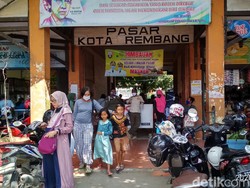 Pasar-pasar Rembang Kembali Dijejali Pengunjung di Tengah Pandemi Corona