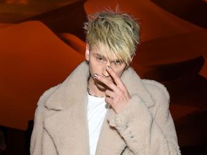 Machine Gun Kelly Ribut dengan Conor McGregor di MTV VMA 2021 Machine Gun Kelly Ribut dengan Conor McGregor di MTV VMA 2021
