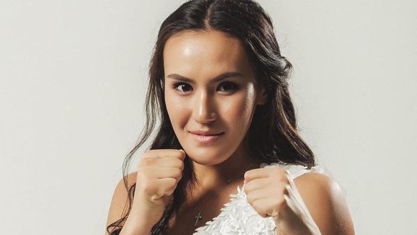 Pesona Petinju Wanita yang Dulunya Penari Balet dan Dibully Culun