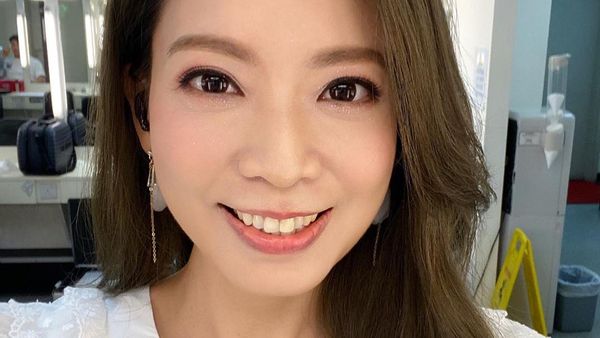 Artis Hong Kong Ini Jadi Kontroversi Karena Dituduh Pura-pura Masih Muda