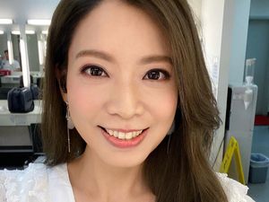 Artis Hong Kong Ini Jadi Kontroversi Karena Dituduh Pura-pura Masih Muda Artis Hong Kong Ini Jadi Kontroversi Karena Dituduh Pura-pura Masih Muda