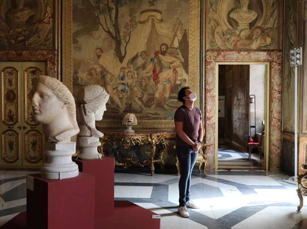 Menyesal, Turis Ini Kembalikan Batu Marmer Museum Roma yang Dicurinya Menyesal, Turis Ini Kembalikan Batu Marmer Museum Roma yang Dicurinya
