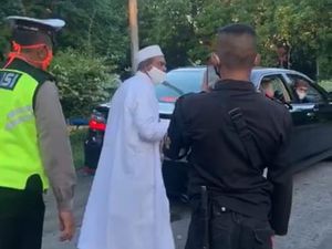 Kronologi Habib Umar Assegaf Lawan Petugas PSBB di Surabaya Kronologi Habib Umar Assegaf Lawan Petugas PSBB di Surabaya
