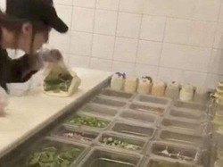 Viral Tamu Diusir Saat Makan di Resto Sushi, Ini 5 Perlakukan Tak Sopan Pelayan Restoran