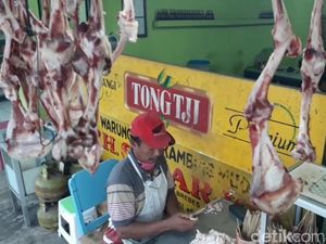 Larangan Mudik Jadi Derita Bagi Pedagang Sate Kambing di Brebes Larangan Mudik Jadi Derita Bagi Pedagang Sate Kambing di Brebes