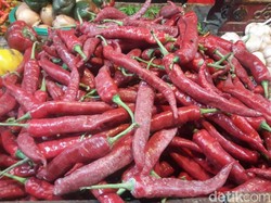 Harga Cabai Naik, Daging Ayam Turun di Pasar Cianjur Jelang Lebaran