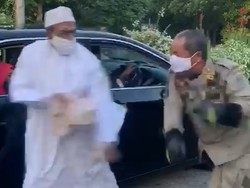 Video Umar Assegaf Langgar PSBB, Marahi dan Dorong Petugas