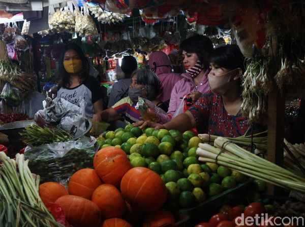 Jelang Lebaran, Pasar Sumber Artha Bekasi Ramai
