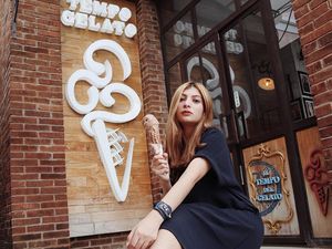 Viral Lelang Keperawanan, Ini Sarah Keihl Saat Cicip Es Krim dan Smoothie Bowl