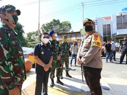 Polres Palopo Bagikan 10 Ton Beras Untuk Warga Terdampak COVID-19