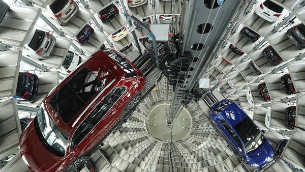 Glass Car Silo yang Spektakuler, Menara Parkir Ratusan Mobil Volkswagen