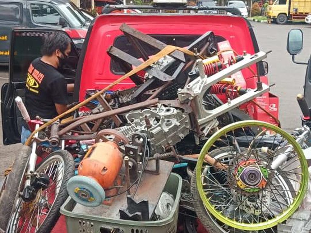 Viral Balapan Liar Setop Kendaraan di Serpong, 4 Pelaku Ditangkap!