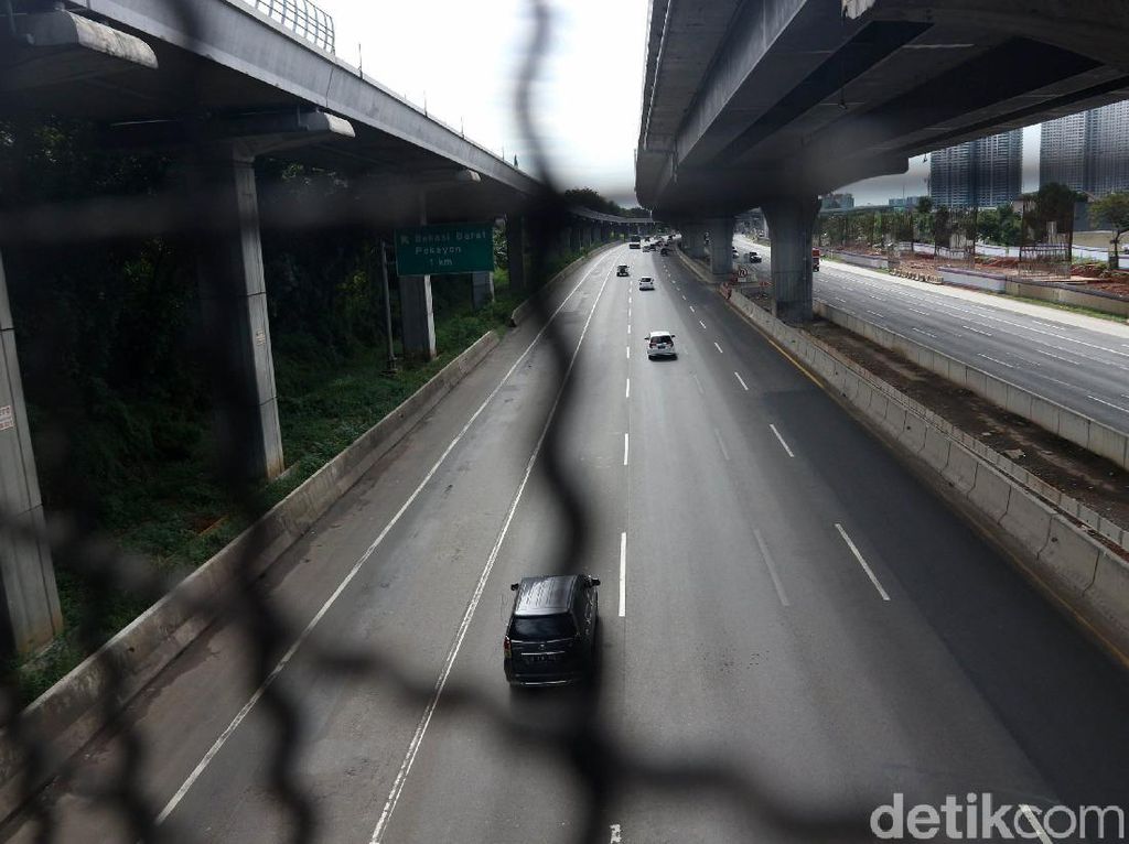 H-3 Lebaran, Tol Jakarta Cikampek Masih Lancar H-3 Lebaran, Tol Jakarta Cikampek Masih Lancar